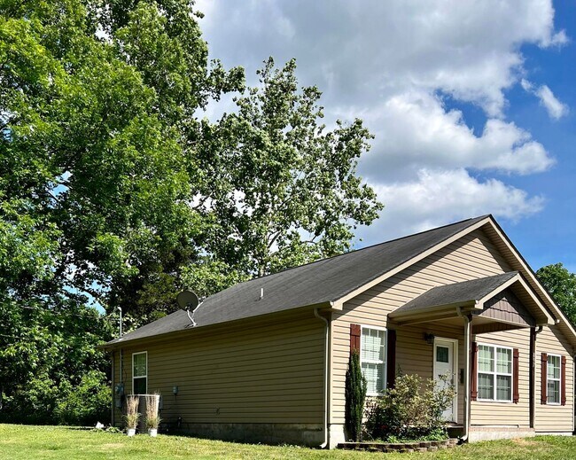 Building Photo - 897 Pollard Rd