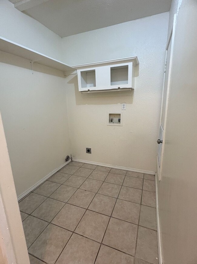 Building Photo - 808 Catherine Dr