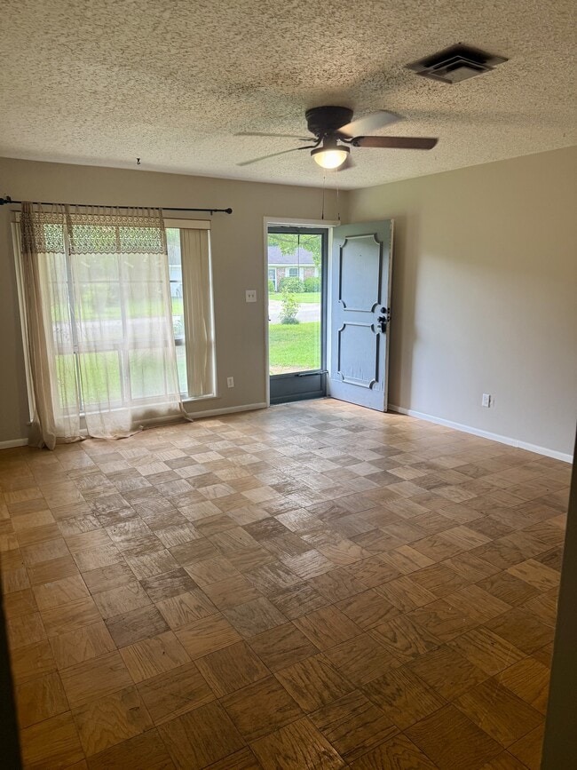 Building Photo - 2434 Patterson Dr