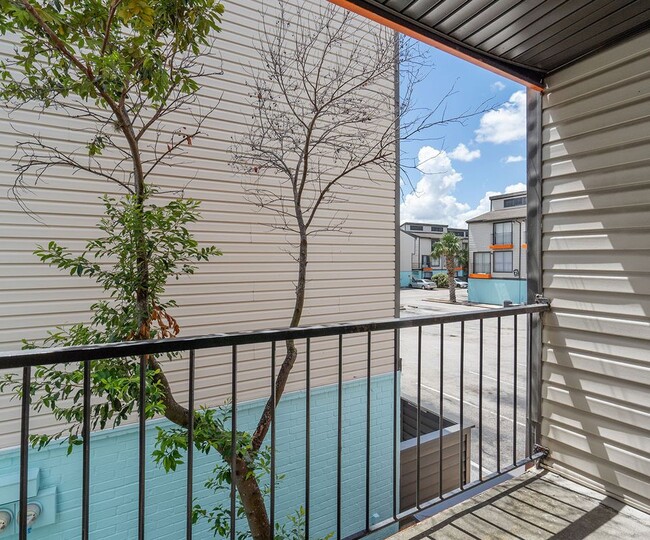 Building Photo - 2111 Holly Hall St