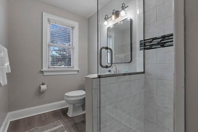 Building Photo - 634 Neil Ave