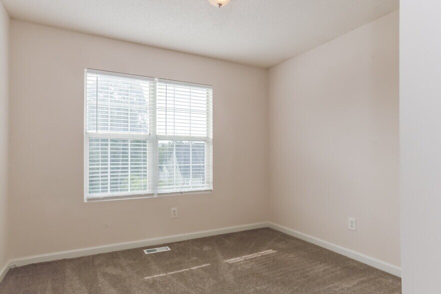 Building Photo - 5987 Graywood Cir SE
