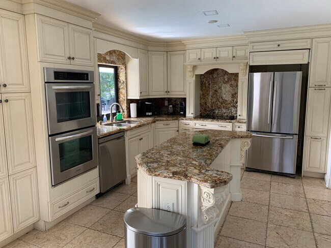 Building Photo - Single Family Home 5/3