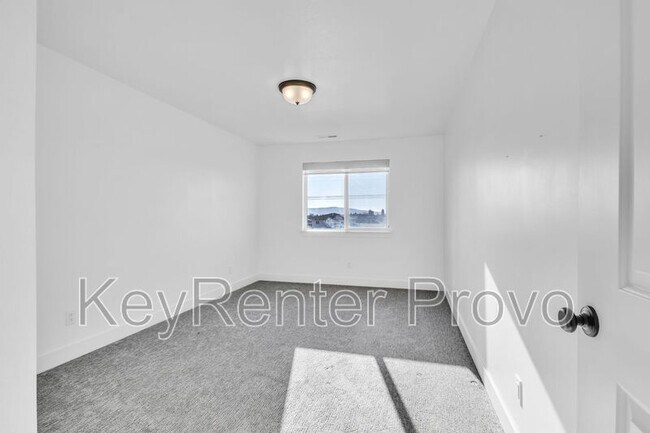 Building Photo - 275 N 600 W