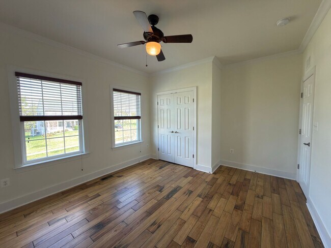 Building Photo - Spacious 4 Bed 3.5 Bath Home in Round Hill VA For Rent!