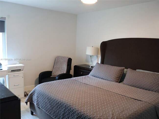 Building Photo - 5505 SW 9th St