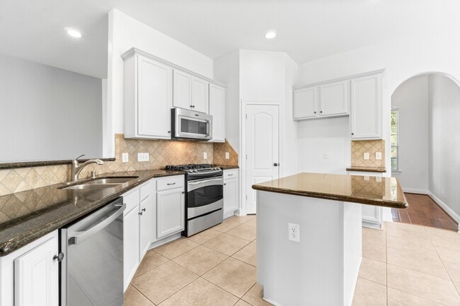 Building Photo - 7 Fraiser Fir Pl