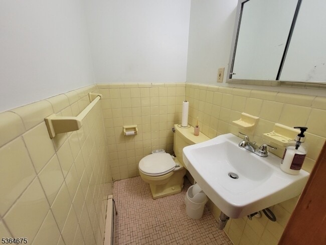 Building Photo - 555 Clifton Ave