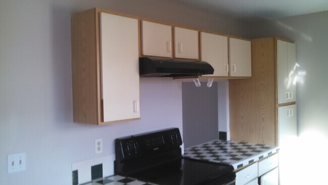 Building Photo - 3 Bed 2.5 Bath Townhome | Gated Community ...