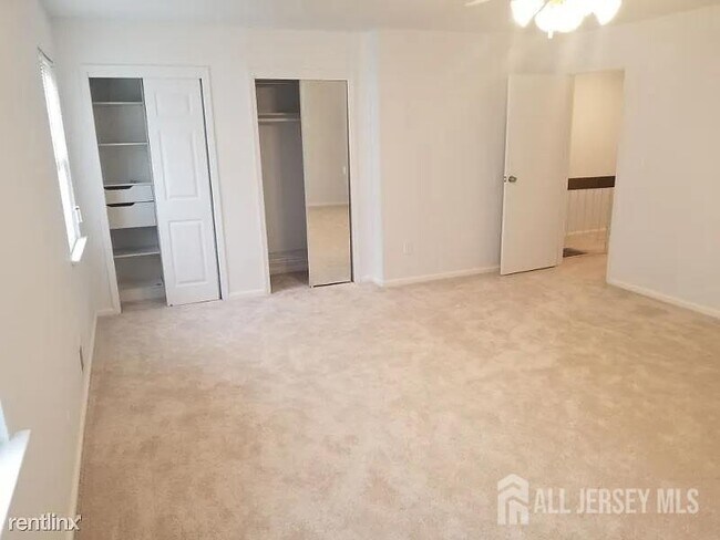Building Photo - 804 Maple Hill Dr