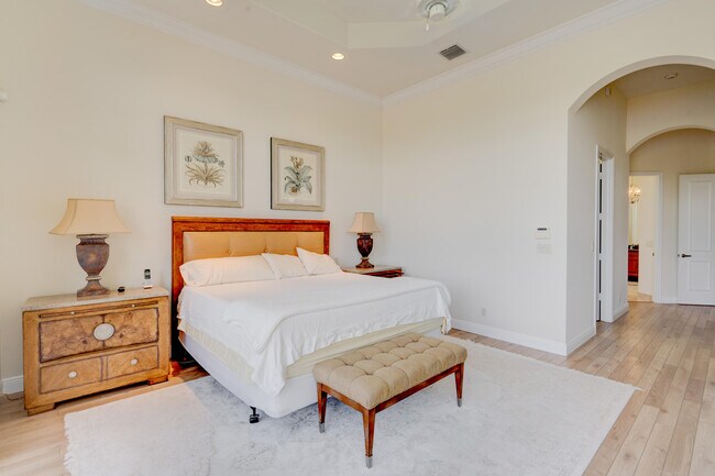 Building Photo - 119 Esperanza Way