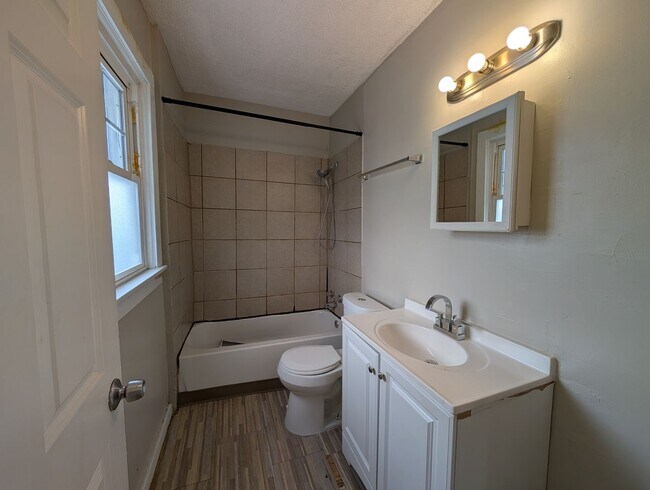 Building Photo - 1476 W 107th St