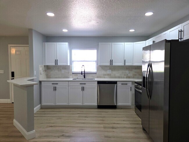 Building Photo - 3150 Emerson Ave S