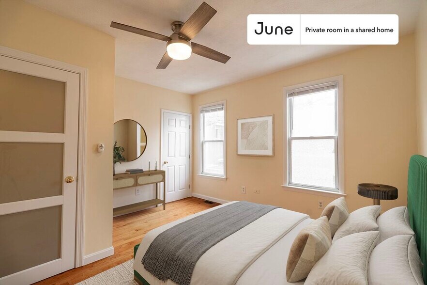 Primary Photo - Private bedroom in 3 bed/2 bath Home