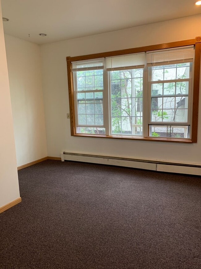 Building Photo - 514 6th Ave S