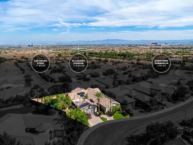 Building Photo - Executive Luxury Living with Unmatched Cit...