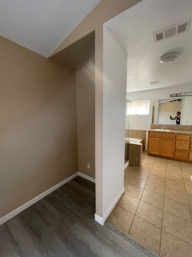 Building Photo - 50% OFF FIRST MONTH'S RENT!! MOVE-IN READY – THIS ONE WILL GO FAST!