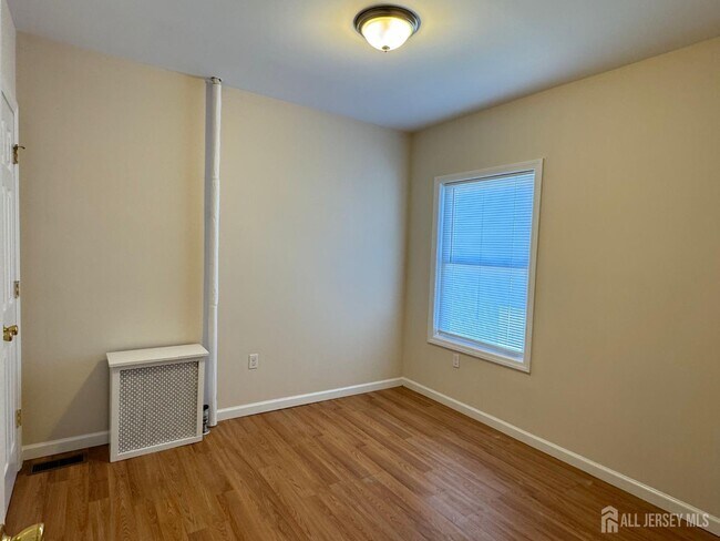 Building Photo - 154 George St