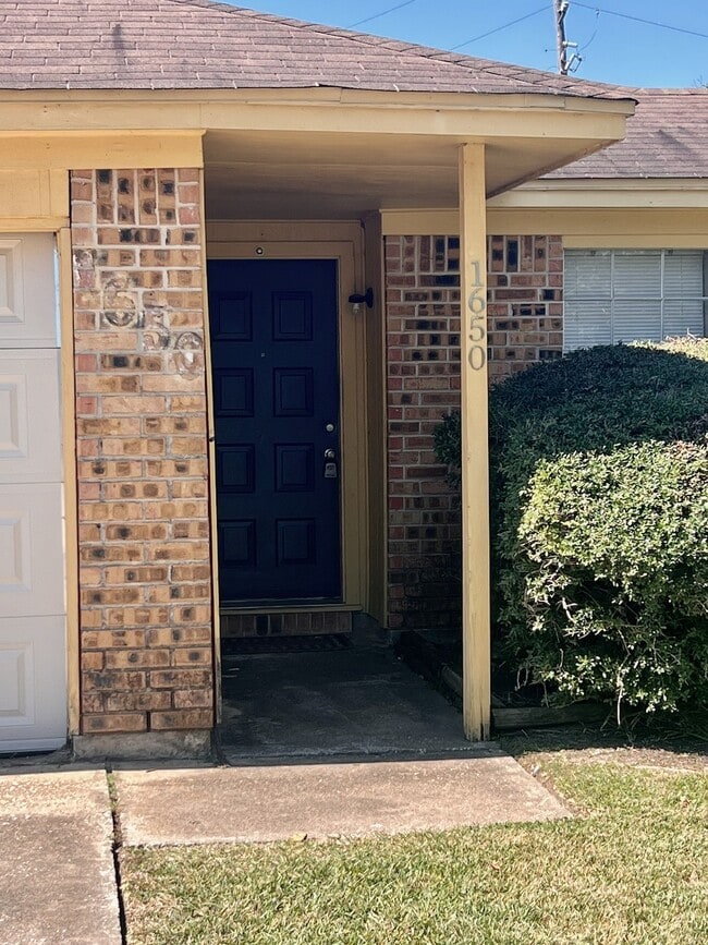 Building Photo - 1650 Shirley Cir
