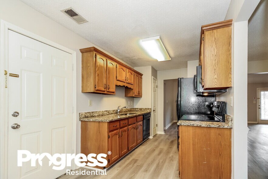 Building Photo - 5715 Riverhead Ave