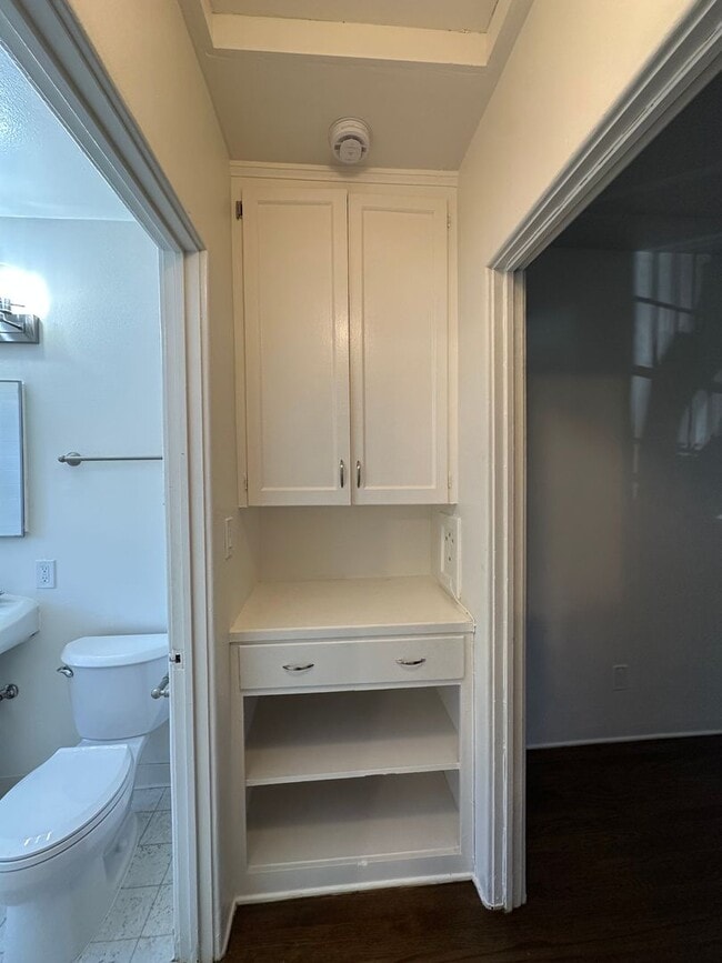 Building Photo - 505 W Maple St