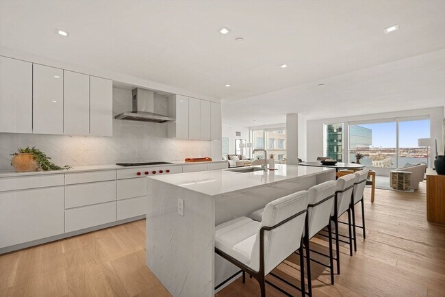 Building Photo - 150 Seaport Blvd