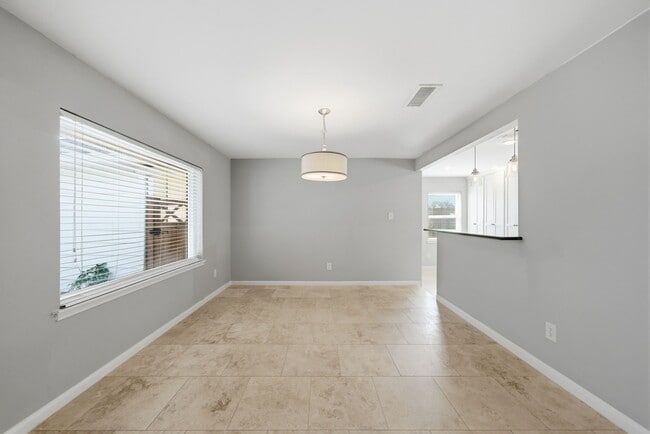 Building Photo - 2502 Hollow Hook Rd