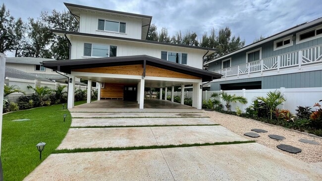 Building Photo - FULLY FURNISHED, STUNNING, BRAND NEW CONST...
