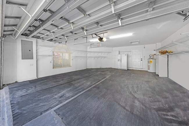 Building Photo - 608 W Palm Aire Dr