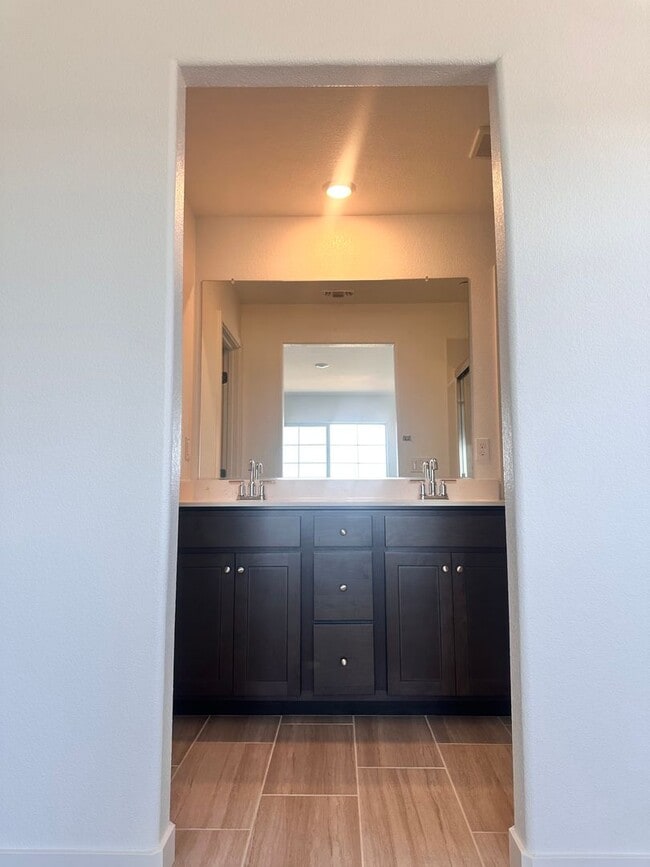 Building Photo - 1/2 off first full months rent with possession by 4/17/2026