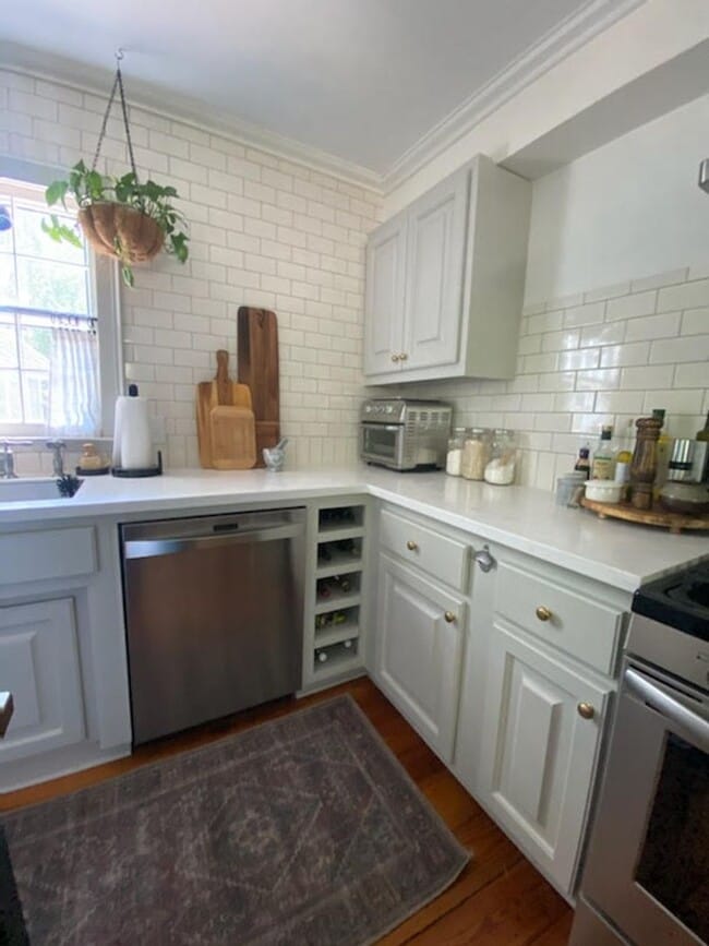 Building Photo - Beautiful historic 3BR/1.5BA Home in Downt...