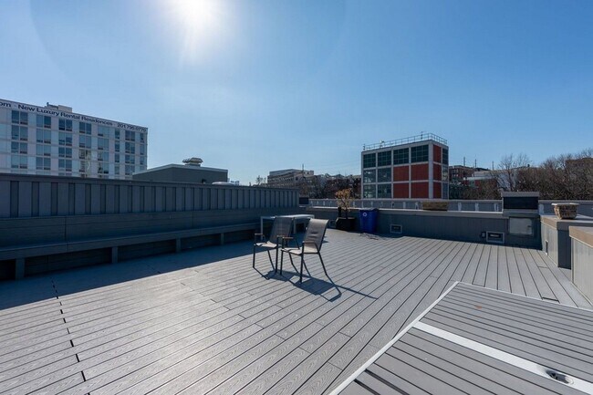 Building Photo - 800 Jackson St