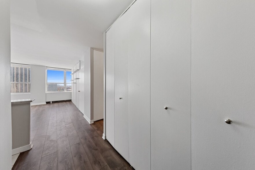 Building Photo - 655 W Irving Park Rd