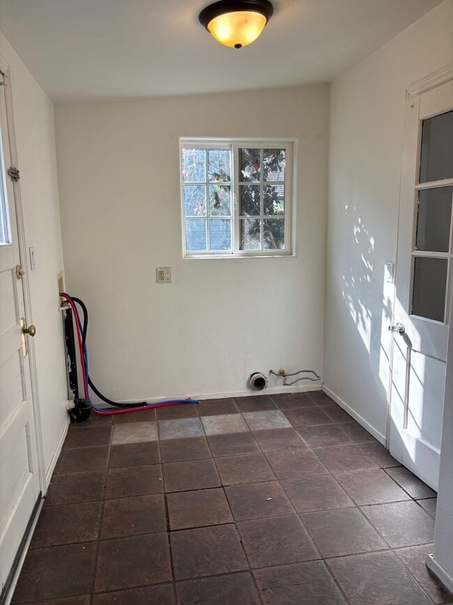 Building Photo - 1710-1712 Obispo Ave