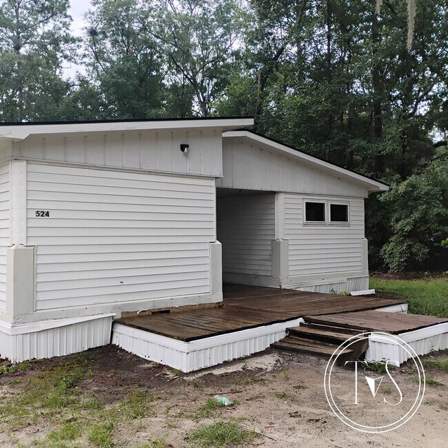 Primary Photo - 524 Arnall Dr
