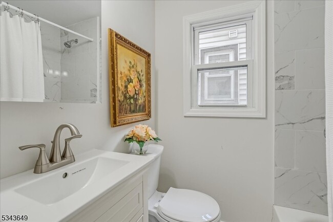 Building Photo - 211 Hillside Ave