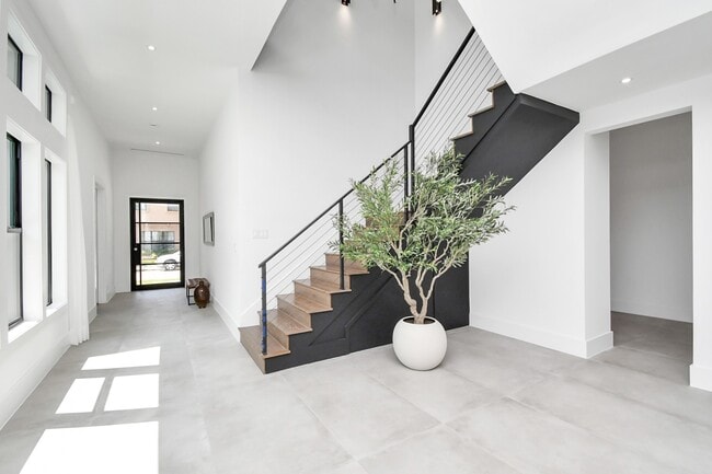 Building Photo - 5414 John Dreaper Dr