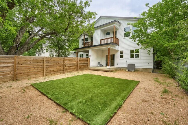 Building Photo - 4805 Sara Dr