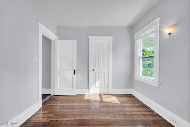 Building Photo - 3209 W 92nd St