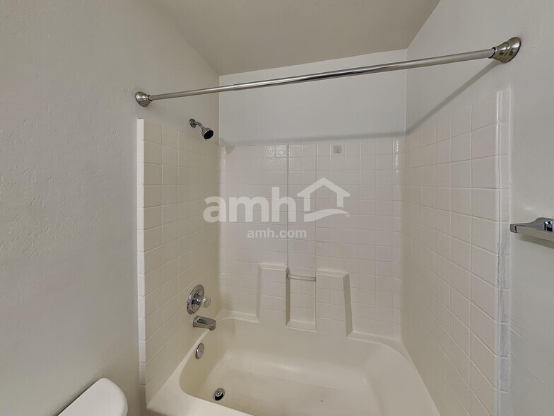 Building Photo - 12717 W Paradise Dr