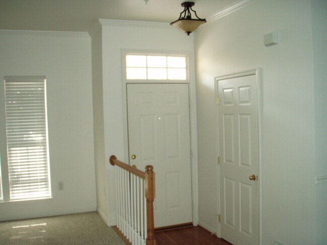 Building Photo - Gorgeous 3 Bedroom 3.5 Bathroom Brick Town...