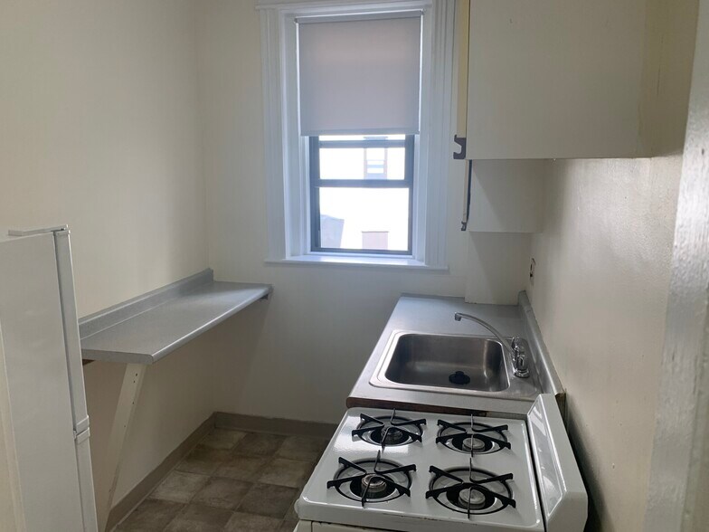 Building Photo - 1148 Commonwealth Ave