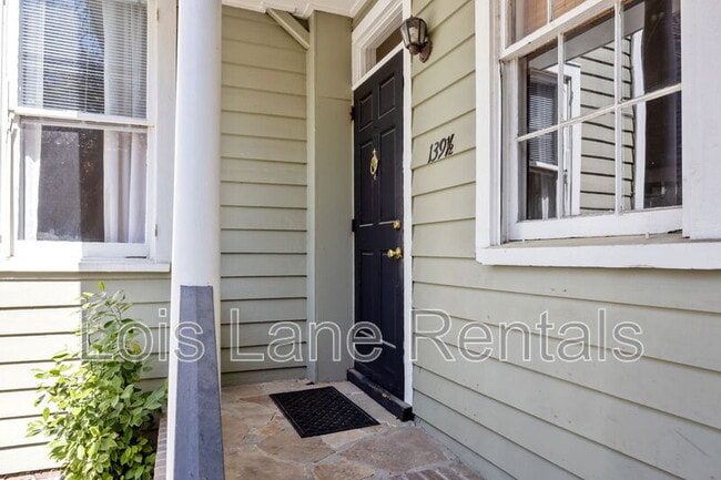 Building Photo - 139 1/2 Broad Street