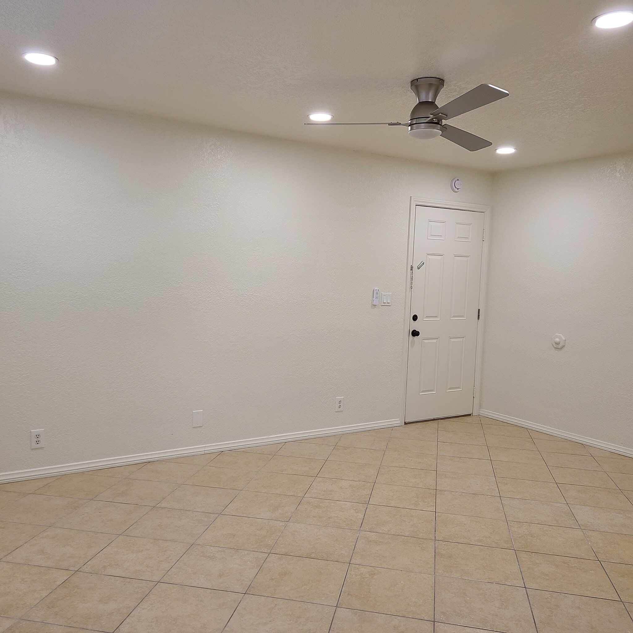 Building Photo - 261 Cottonwood Dr