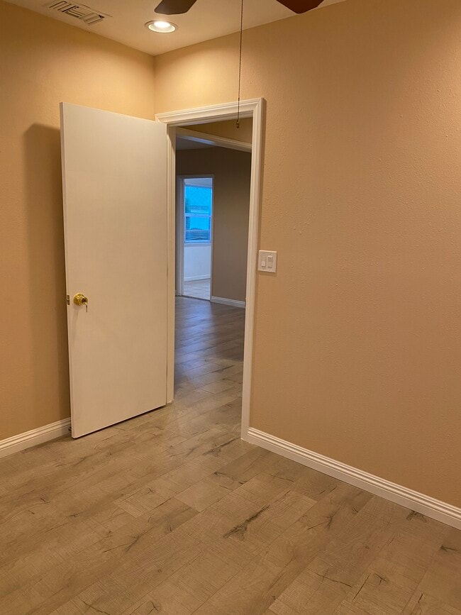 Building Photo - 5325 Glickman Ave