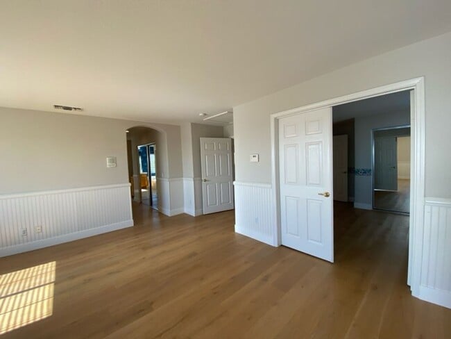 Building Photo - Great 5 Bd/3Bth in the San Marcos Santa Fe...