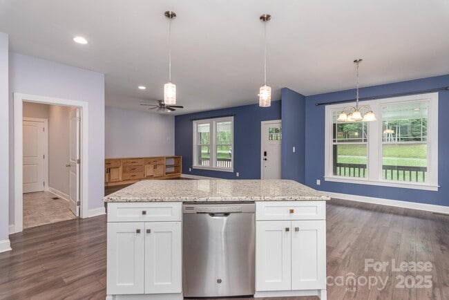 Building Photo - 6835 Ingleside Dr