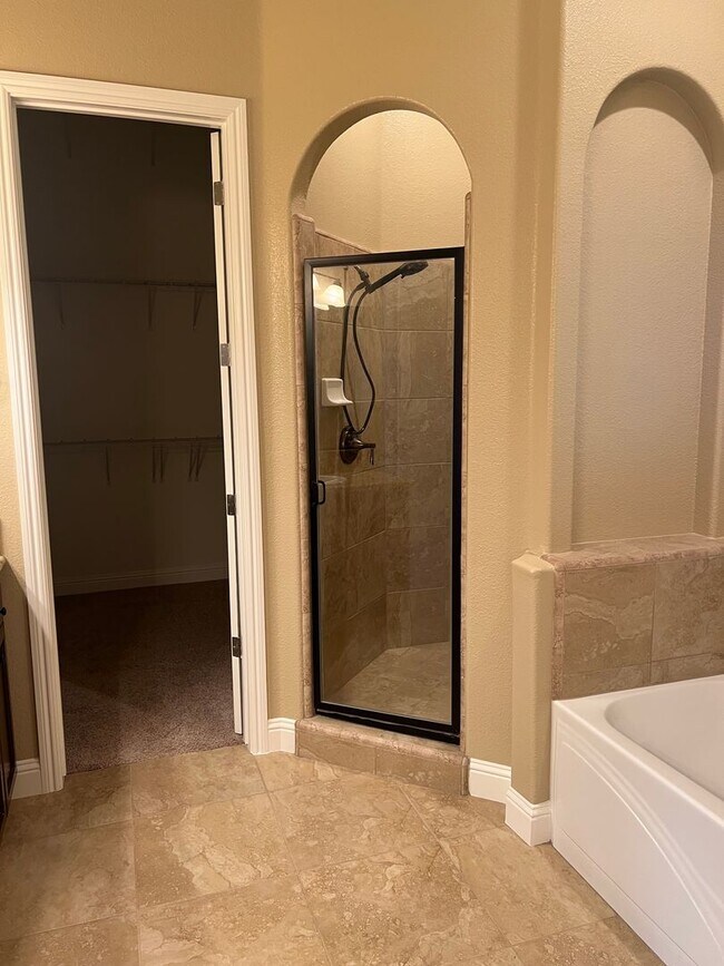 Building Photo - Beautiful Family Home