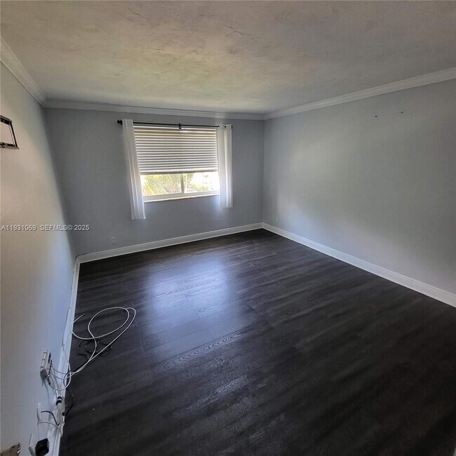 Building Photo - 240 Galen Dr