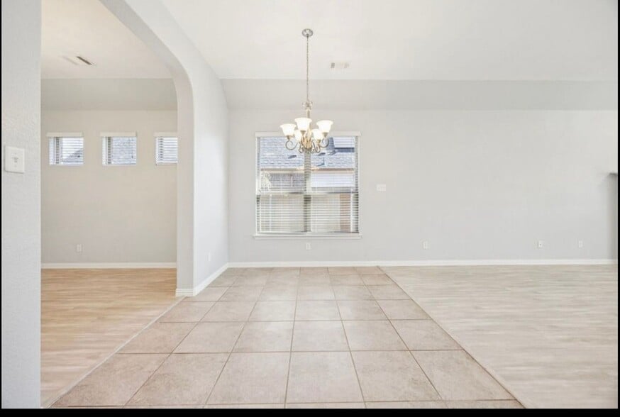 Building Photo - 725 Gray Washington Dr